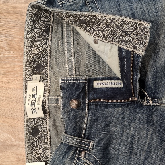 💙❤️ Ariat Women's Classic Blue Mid Rise Straight Jeans size 28R 💙❤️ - Picture 3 of 13